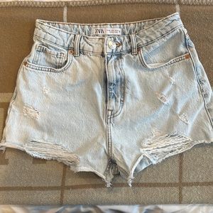 ⭐️Zara High Wasted distressed Jean Shorts - US 4